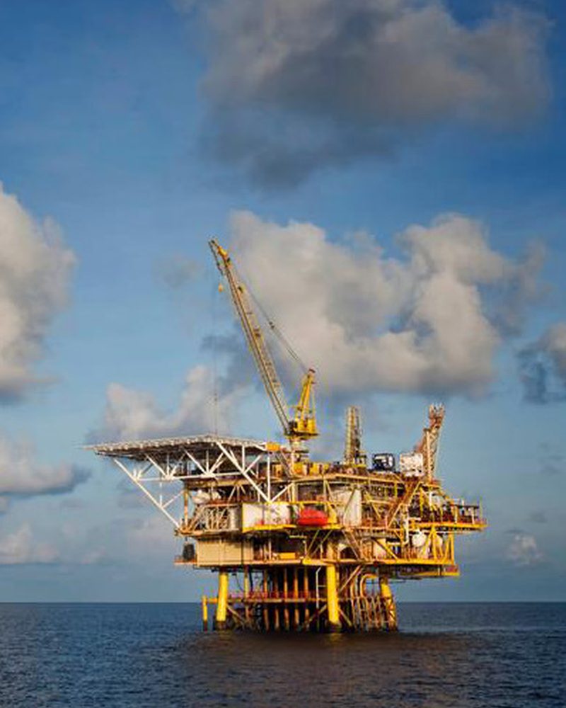 Offshore oil and gas platform
