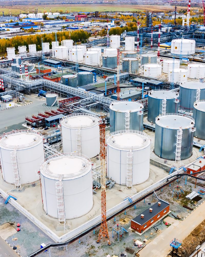 On-shore fuel storage terminal